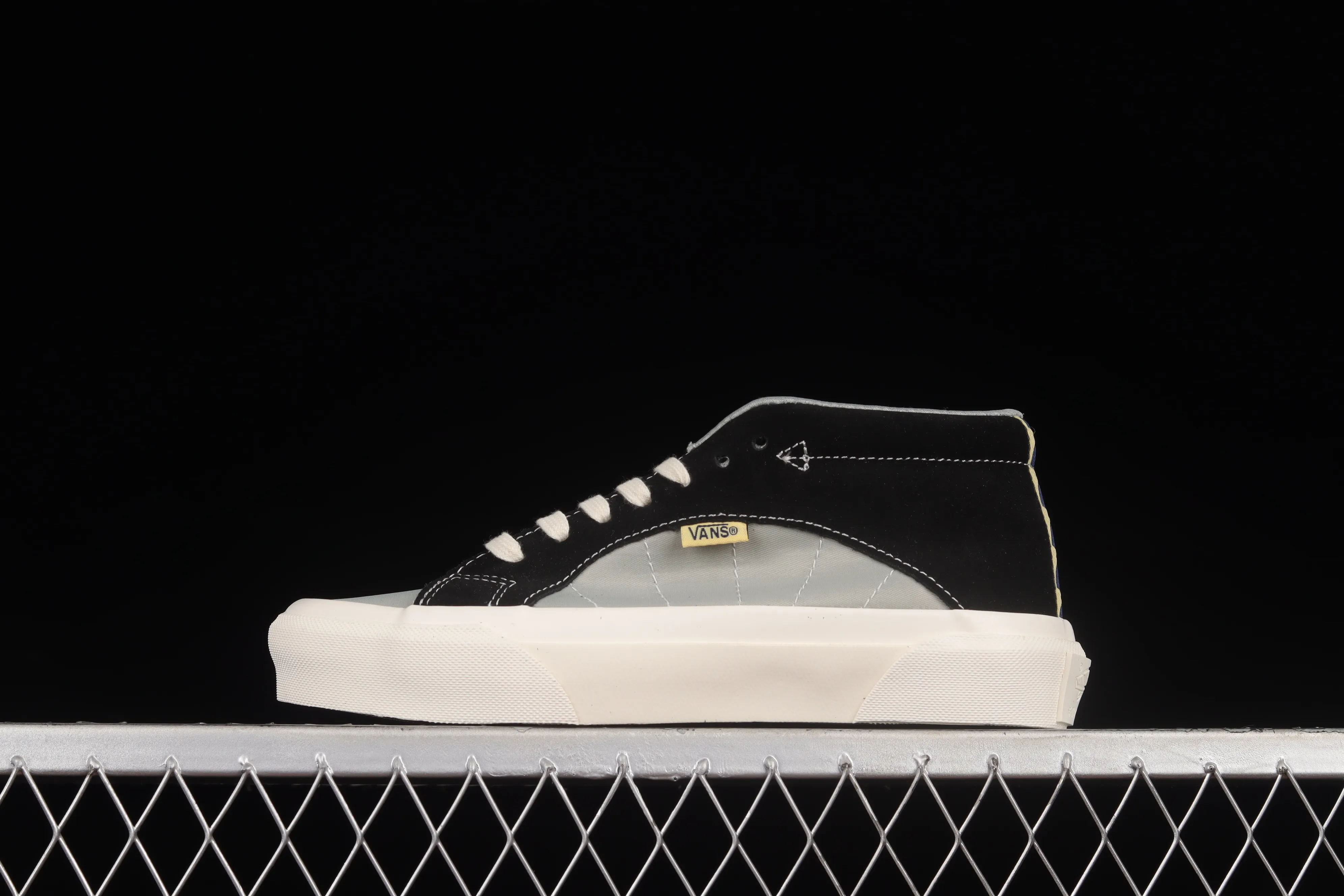 All categories Vans Vans series Vans Mid Vans China Vans Th Snake Trail Lx joint model China casual sneakers VN0A4UWR26M